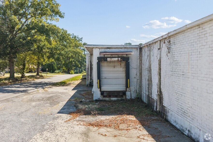 More Photos Of 300 N Newton Ave, Newton Manufacturing For Sale