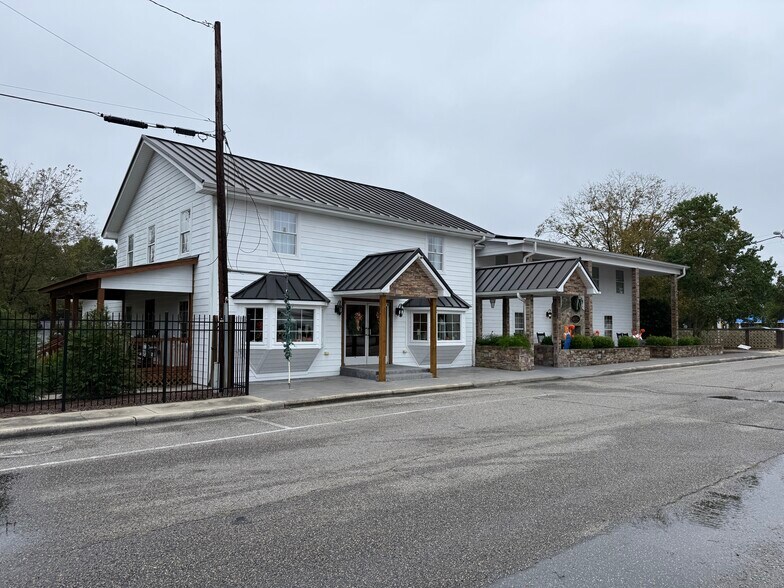 More Photos Of 102 Live Oak St, Tabor City Restaurant For Sale