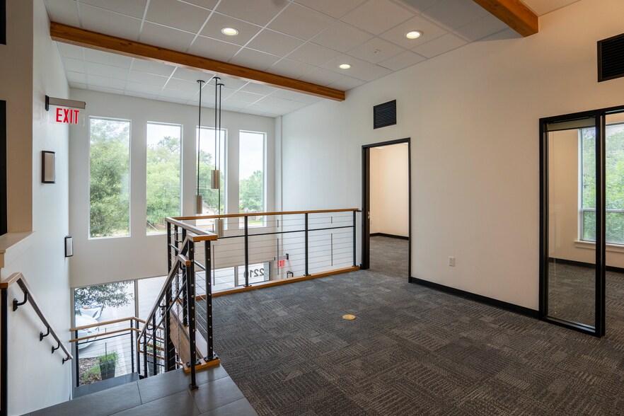 More Photos Of 2210 Western Trails Blvd, Austin Office For Lease