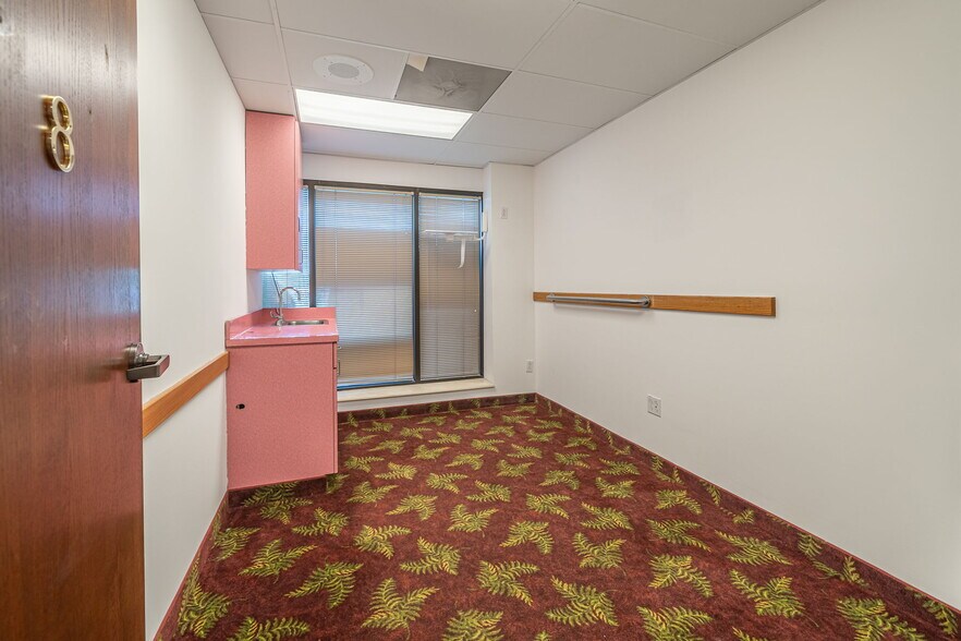 More Photos Of 1080 Caroline Dr, Washington Office For Sale