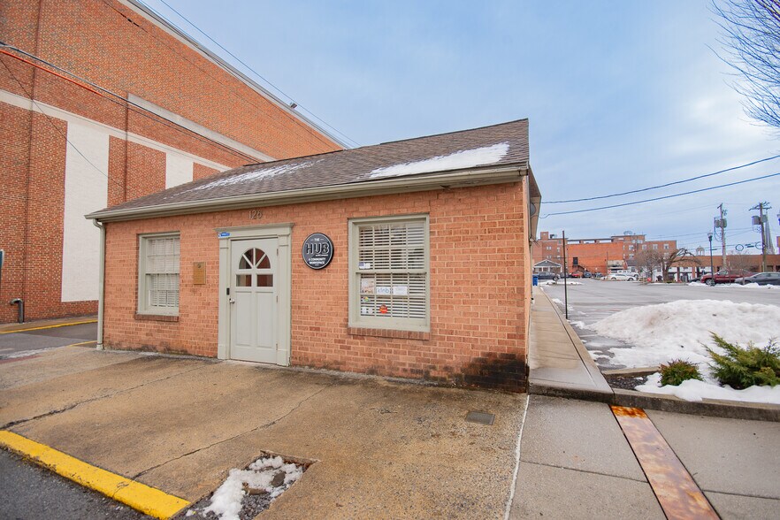 More Photos Of 126 E Burke St, Martinsburg Office For Sale