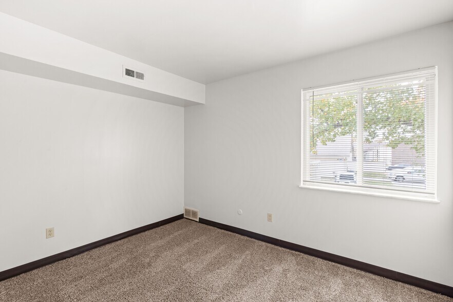 More Photos Of 11065 Dunklin Dr, Saint Louis Apartments For Sale