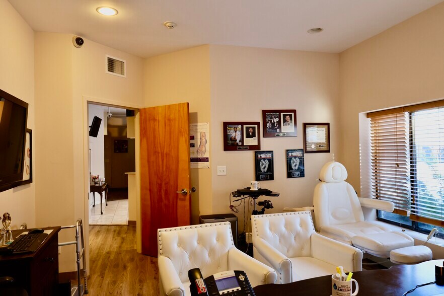 More Photos Of 727 Joralemon St, Belleville Office For Lease