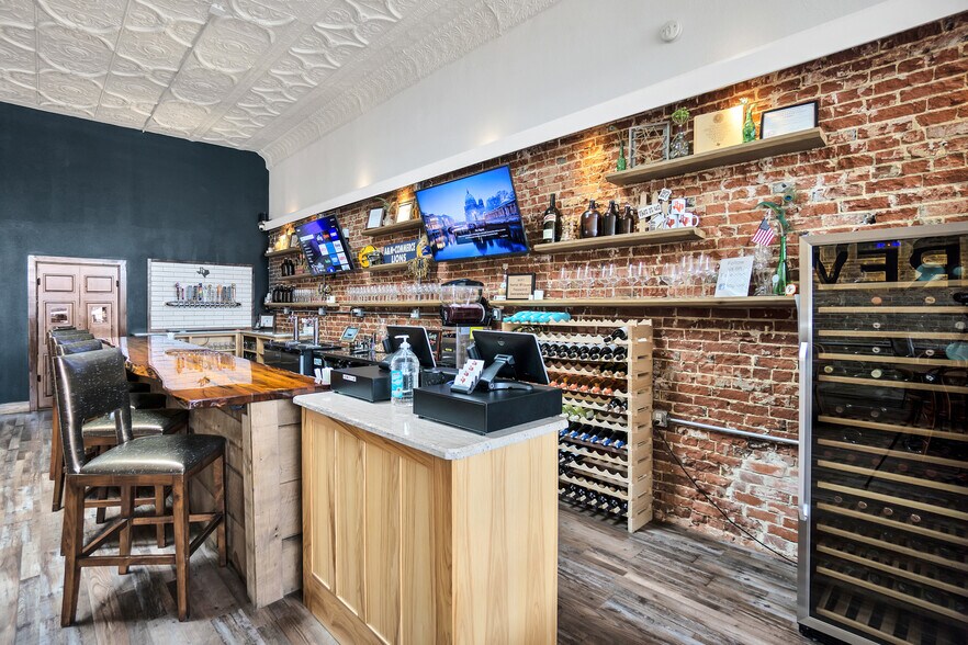 More Photos Of 1136 Main St, Commerce General Retail For Sale