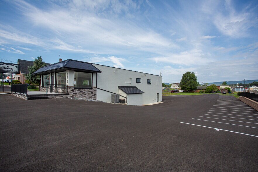 More Photos Of 384 Main st, Timberville Freestanding For Lease