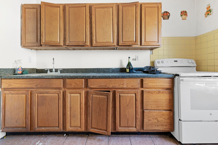 More Photos Of 108 Veronica Pl, Brooklyn Land For Sale