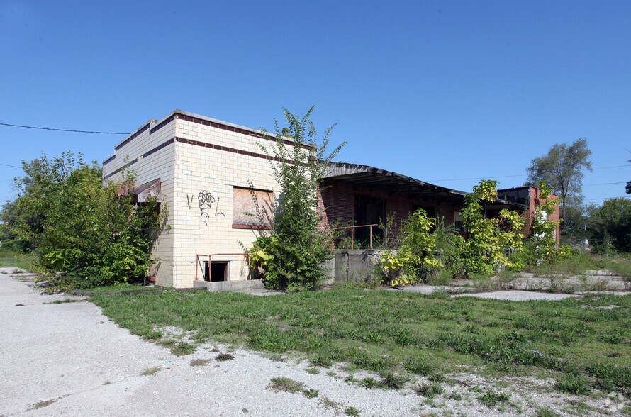 Primary Photo Of 1500 E 32nd St, Anderson Truck Terminal For Sale
