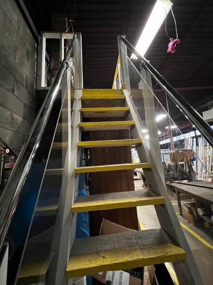 More Photos Of 207 9th St SW, Canton Warehouse For Sale