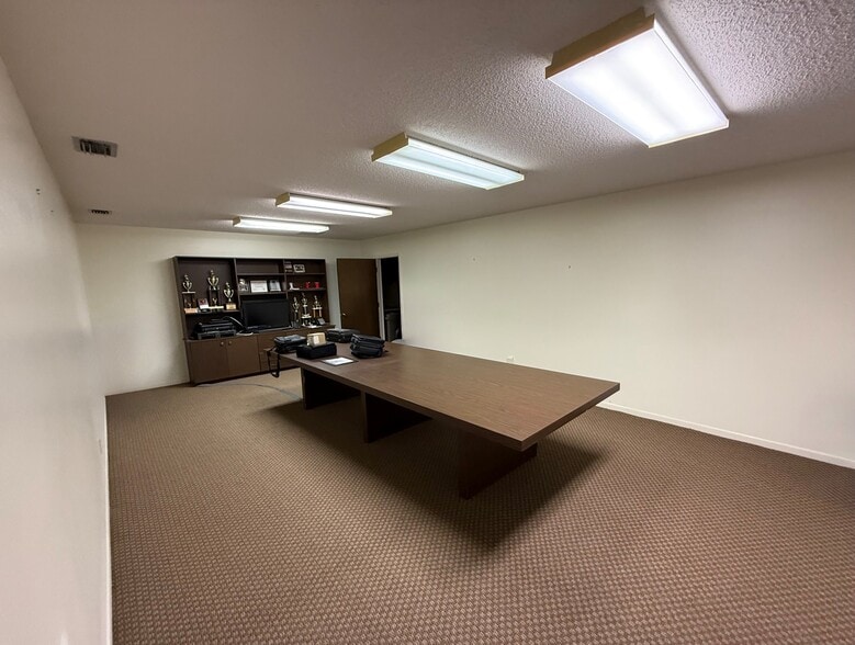 More Photos Of 12625 40th St N, Clearwater Warehouse For Lease