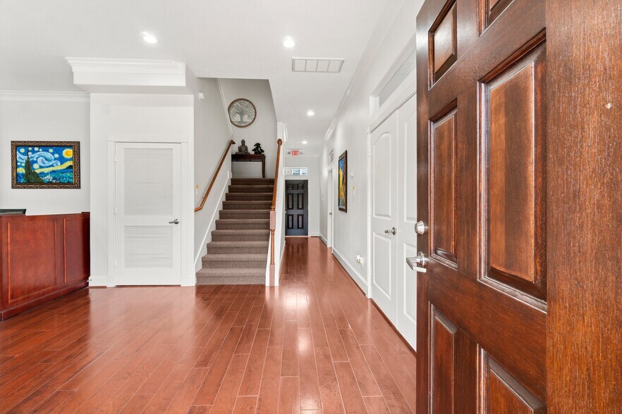 More Photos Of 25511 Budde Rd, The Woodlands Office For Sale