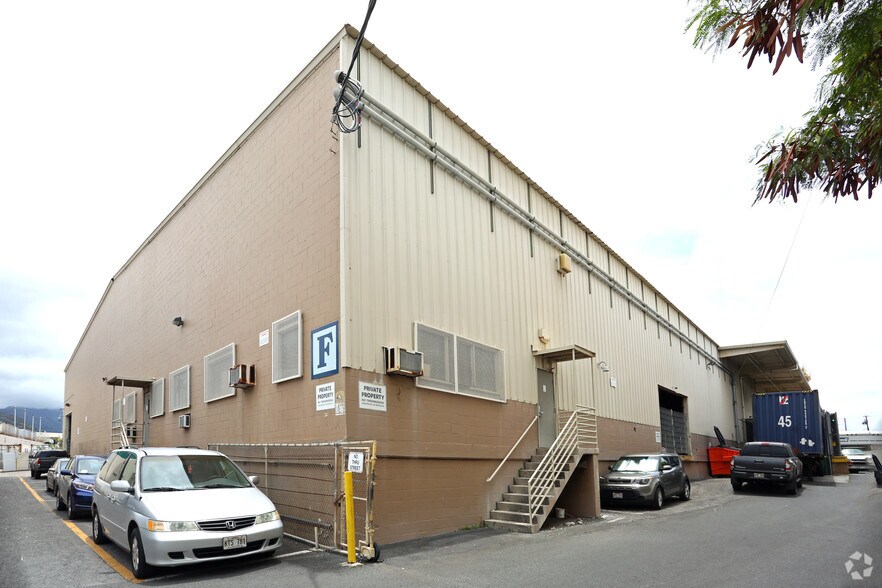 More Photos Of 2312 Kamehameha Hwy, Honolulu Warehouse For Lease