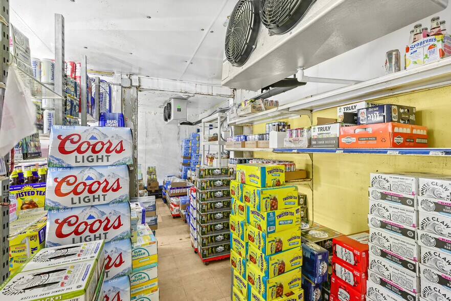 More Photos Of 9836 SW County Road 761, Arcadia General Retail For Sale