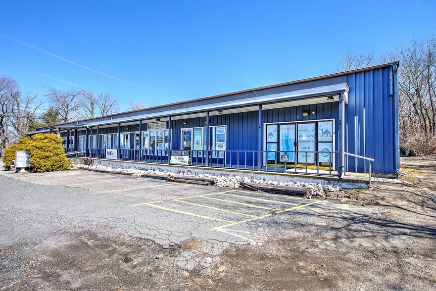 More Photos Of 628 Metacom Ave, Warren Storefront For Sale
