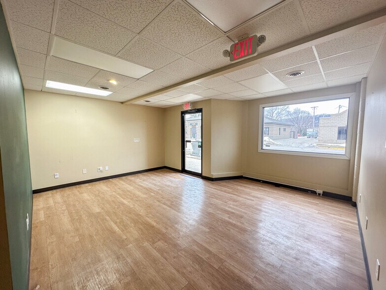 More Photos Of 111 S Walnut St, La Crescent General Retail For Lease