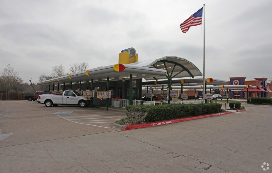 More Photos Of 2240 SE Green Oaks Blvd, Arlington Fast Food For Lease