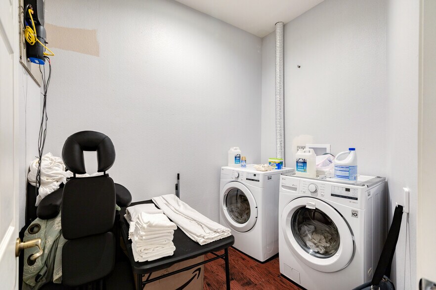 More Photos Of 12335 Hymeadow Dr, Austin Office For Sale