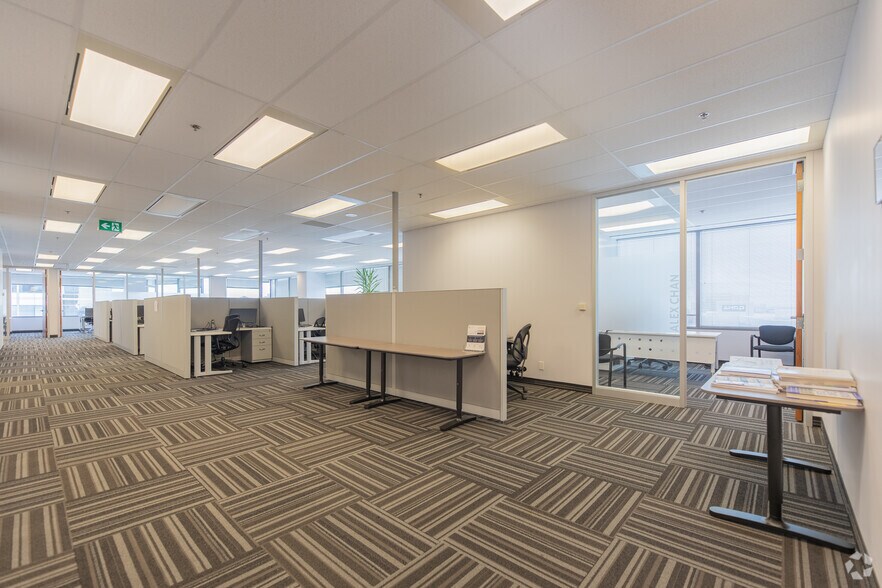 More Photos Of 55 Commerce Valley Dr W, Markham Unknown For Lease