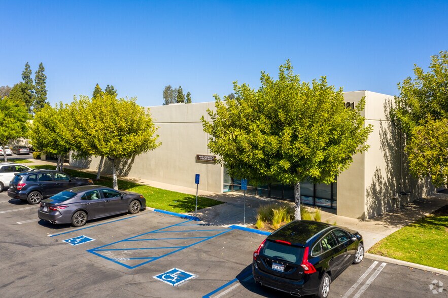 More Photos Of 23461 Ridge Route Dr, Laguna Hills Unknown For Lease