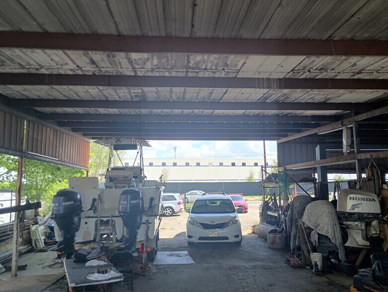 More Photos Of 7206 Killough St, Houston Auto Repair For Lease