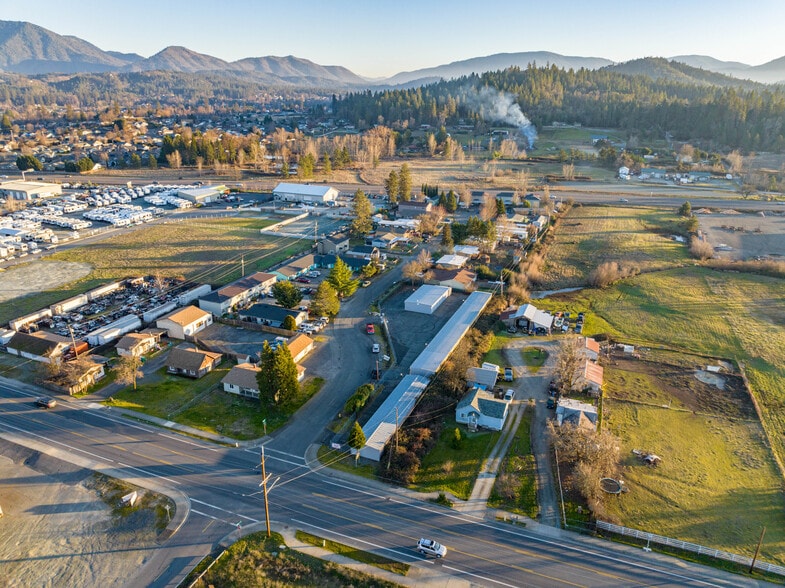 More Photos Of 100 Pardee Ln, Grants Pass Self Storage For Sale