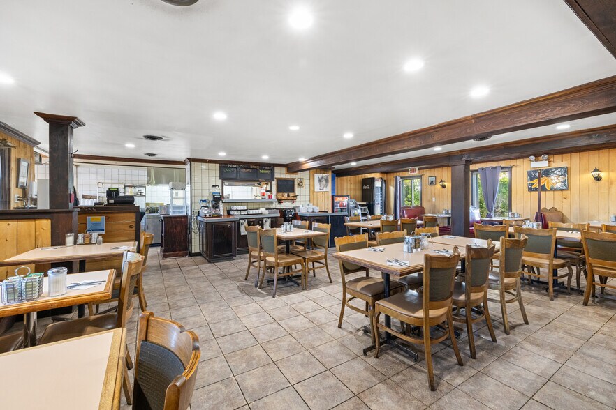 More Photos Of 809 Québec 344, Saint-placide Restaurant For Sale