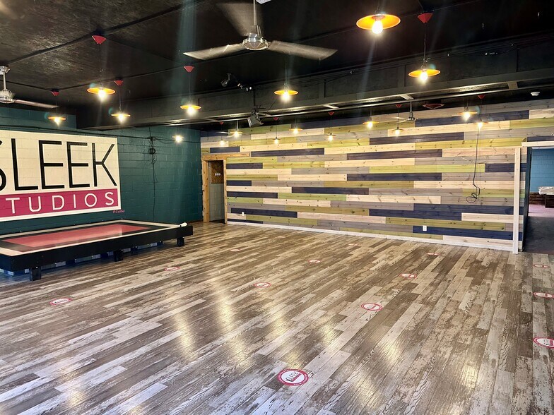 More Photos Of 27202 Harper Ave, Saint Clair Shores Storefront For Lease