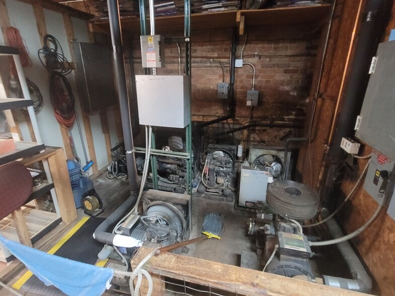 More Photos Of 153 Main St, Bowlus Convenience Store For Sale