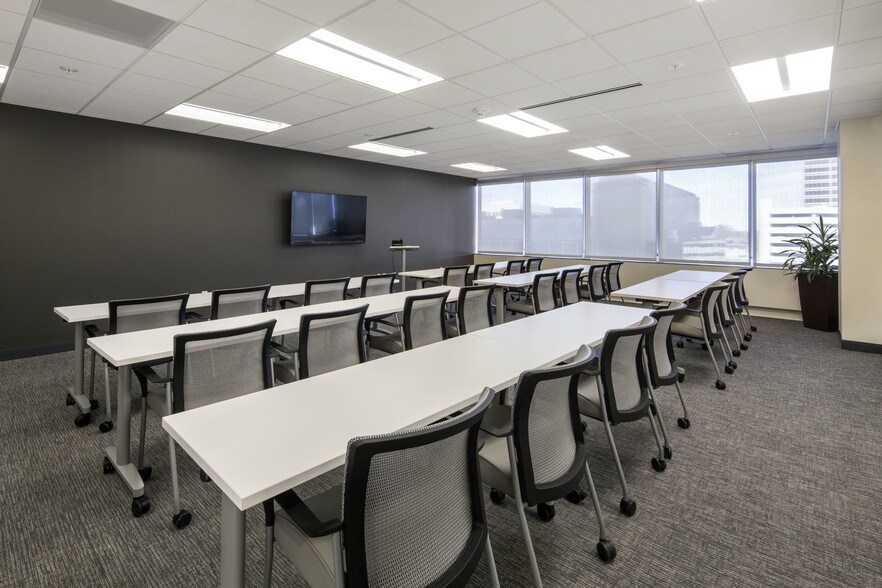 More Photos Of 7777 Bonhomme Ave, Clayton Coworking Space