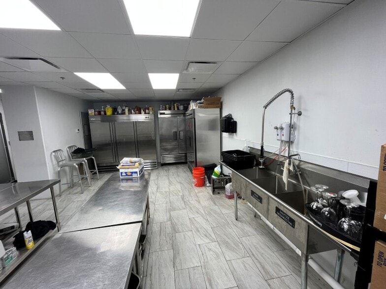 More Photos Of 1102 Delano St, Houston Storefront For Lease