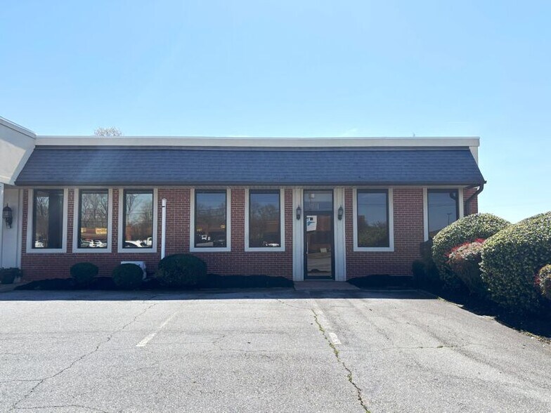 More Photos Of 3220 Wade Hampton Blvd, Taylors Office Residential For Lease