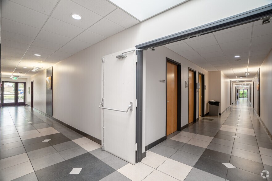 More Photos Of 541 S State Road 7, Margate Unknown For Lease