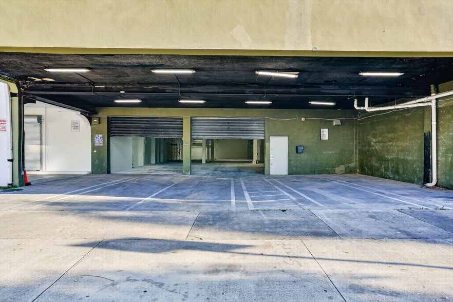 More Photos Of 500 W Flagler St, Miami Manufacturing For Lease