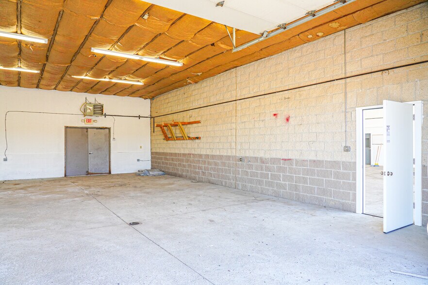 More Photos Of 102 Cecil Henderson Rd, Canonsburg Service For Lease