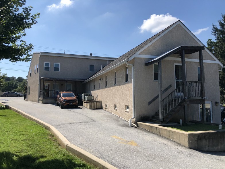 More Photos Of 391 Lancaster Ave, Frazer Storefront For Lease