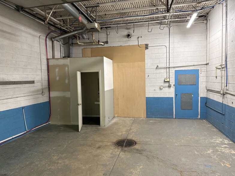 More Photos Of 5108 Richmond Rd, Bedford Heights Manufacturing For Lease