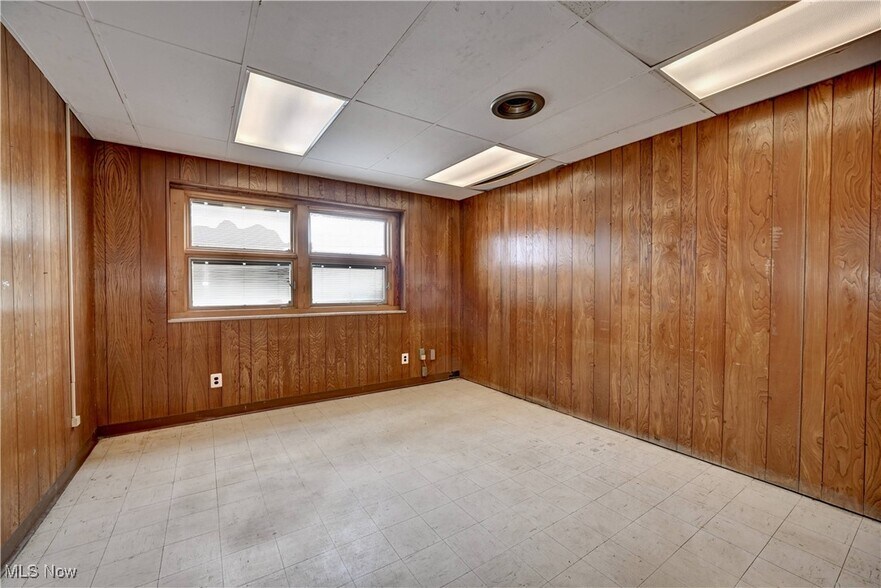 More Photos Of 422 S Green Rd, South Euclid Warehouse For Sale