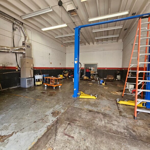 More Photos Of 10780 SW 190th St, Miami Auto Repair For Lease