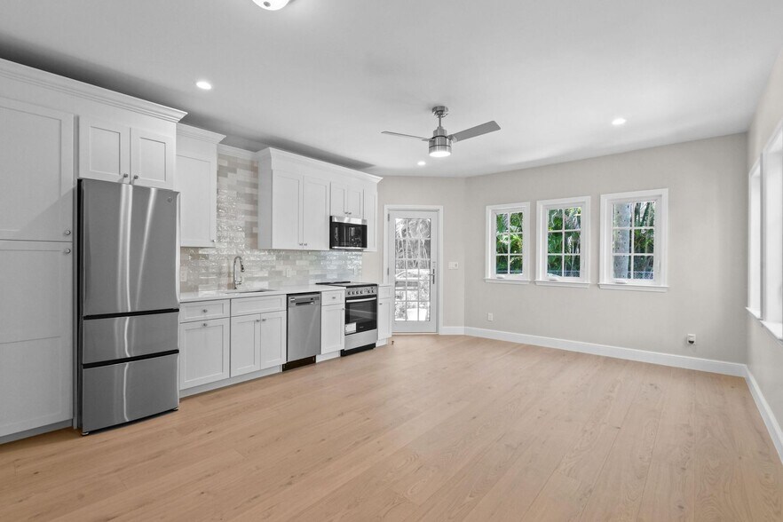 More Photos Of 212 Oleander Ave, Palm Beach Apartments For Sale