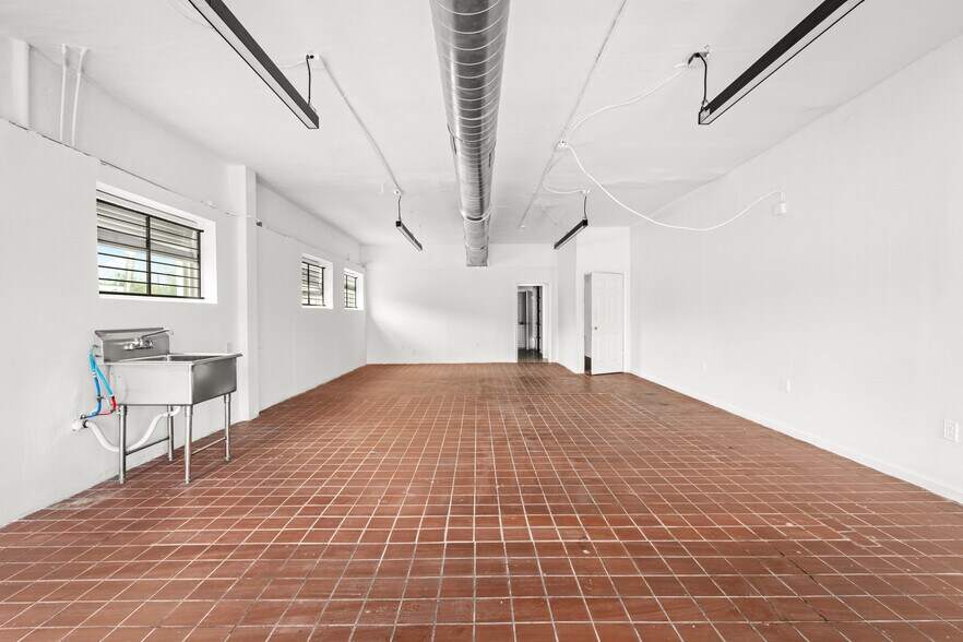 More Photos Of 1917 N Main St, Houston Loft Creative Space For Lease