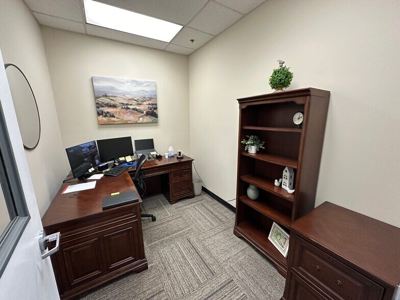 More Photos Of 2124 W Chesterfield Blvd, Springfield Storefront Retail Office For Lease