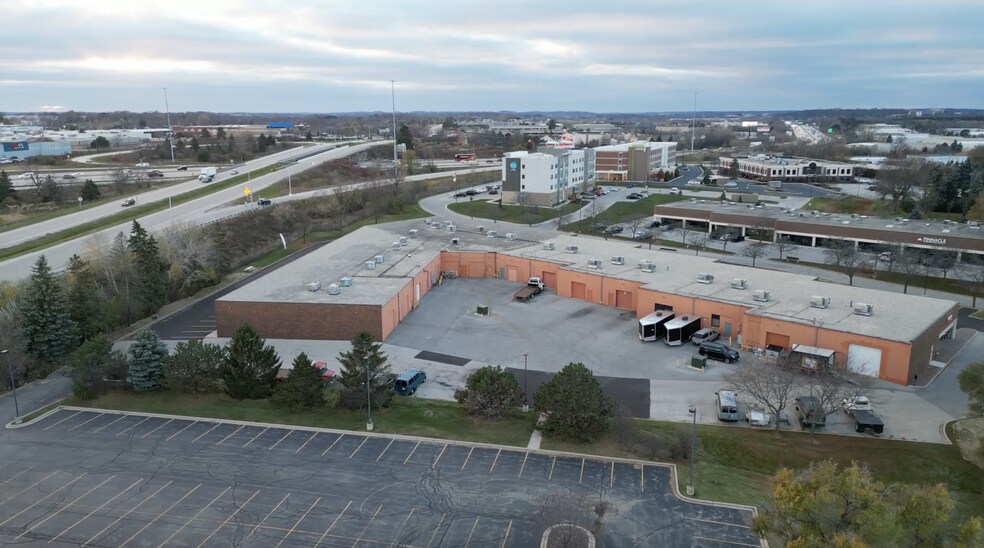 More Photos Of 20711 W Watertown Rd, Waukesha Showroom For Lease