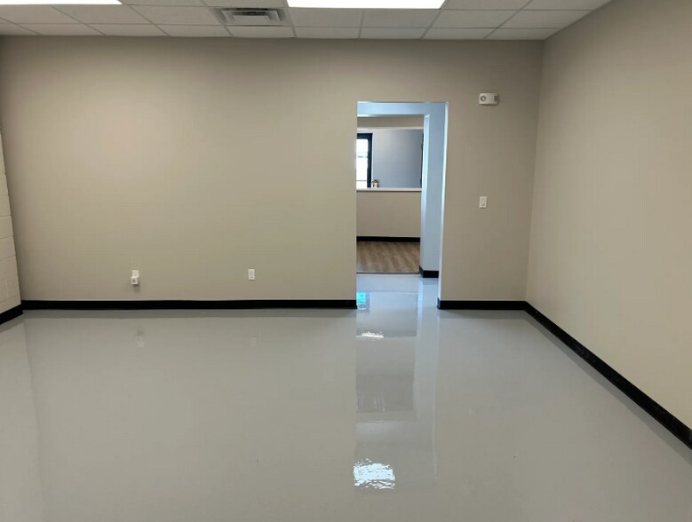 More Photos Of 850 Glaspie St, Oxford Warehouse For Sale