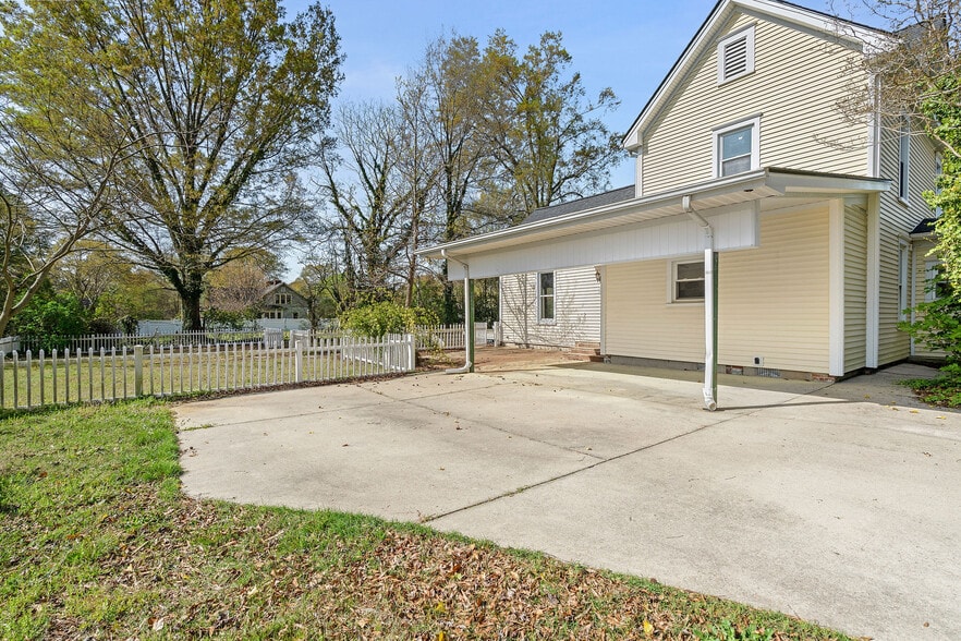 More Photos Of 101 S Main St, Wendell Office Residential For Lease