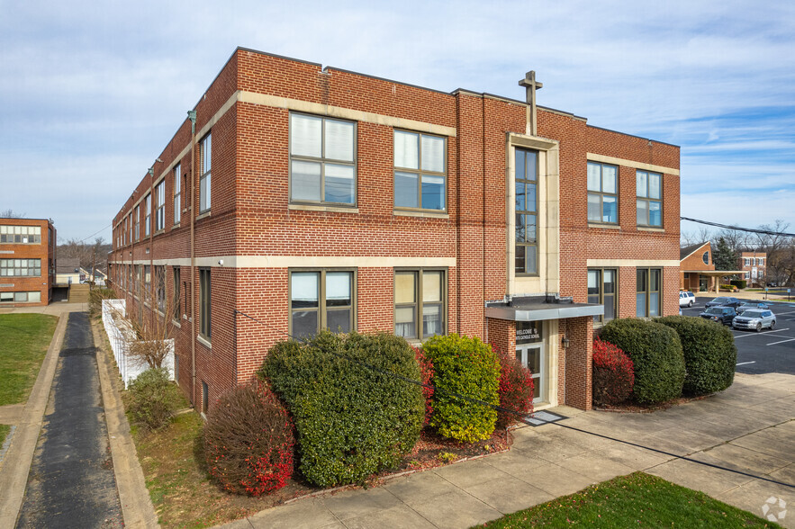 Primary Photo Of 907 New Rd, Wilmington Schools For Lease