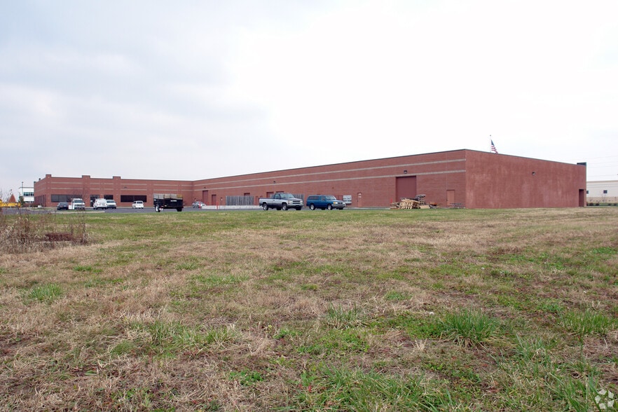 More Photos Of 14701 Cumberland Rd, Noblesville Research And Development For Lease