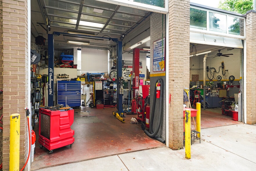 More Photos Of 11410 N Shore Dr, Reston Service Station For Sale