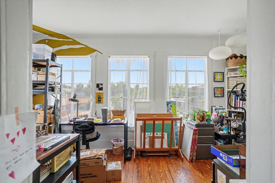 More Photos Of 17 W 41st St, Savannah Freestanding For Sale