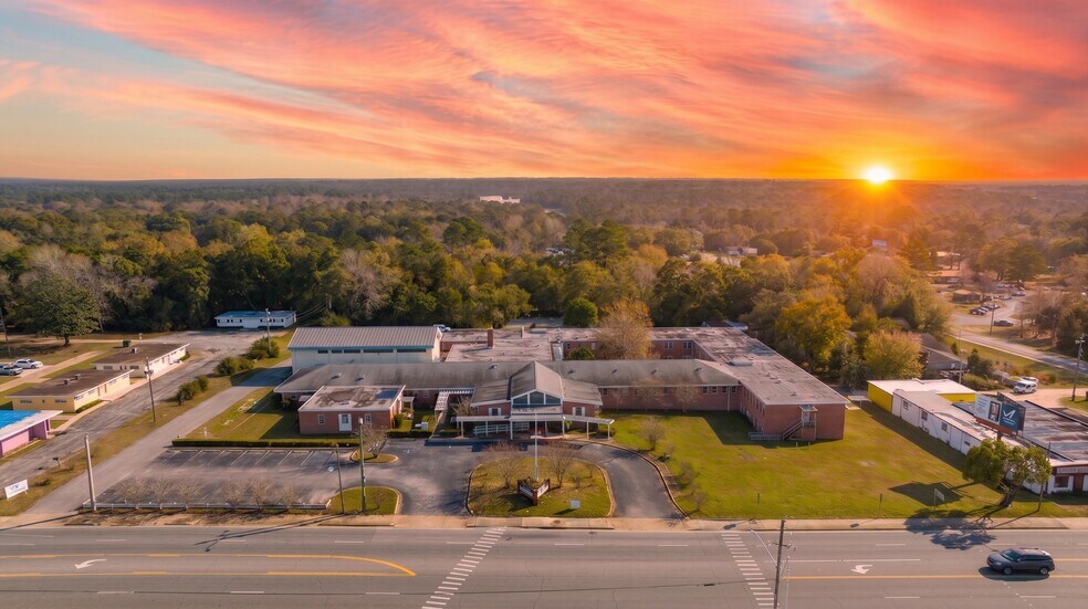 Primary Photo Of 5500 Stewart St, Milton Medical For Sale