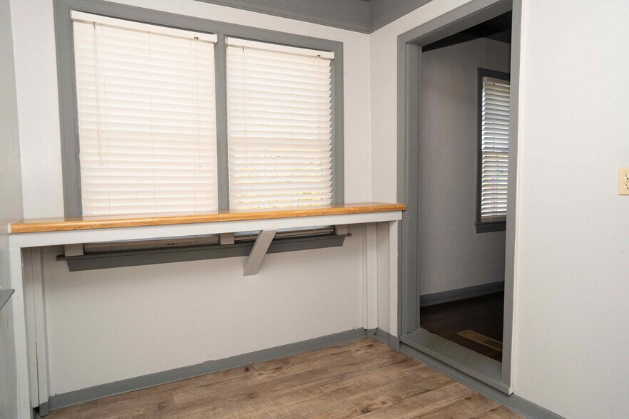 More Photos Of 232 SE Powers Ferry Rd, Marietta Office For Sale