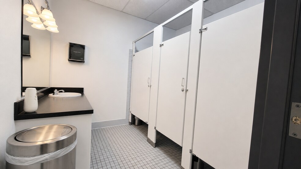More Photos Of 1864 Norwood Dr, Hurst Office For Lease